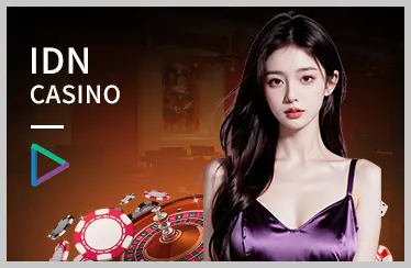 Bàn Poker với các quân bài